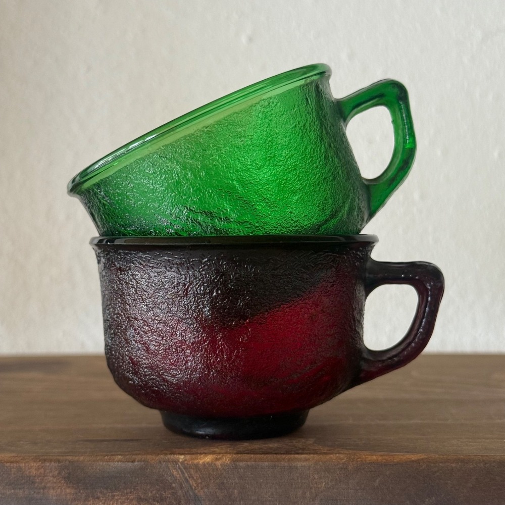 Vintage Arcoroc Sierra Textured Glass Mug 2 pc Set Green Red France Retro Vtg